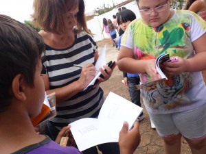 Todos queriam seus livros autografados!