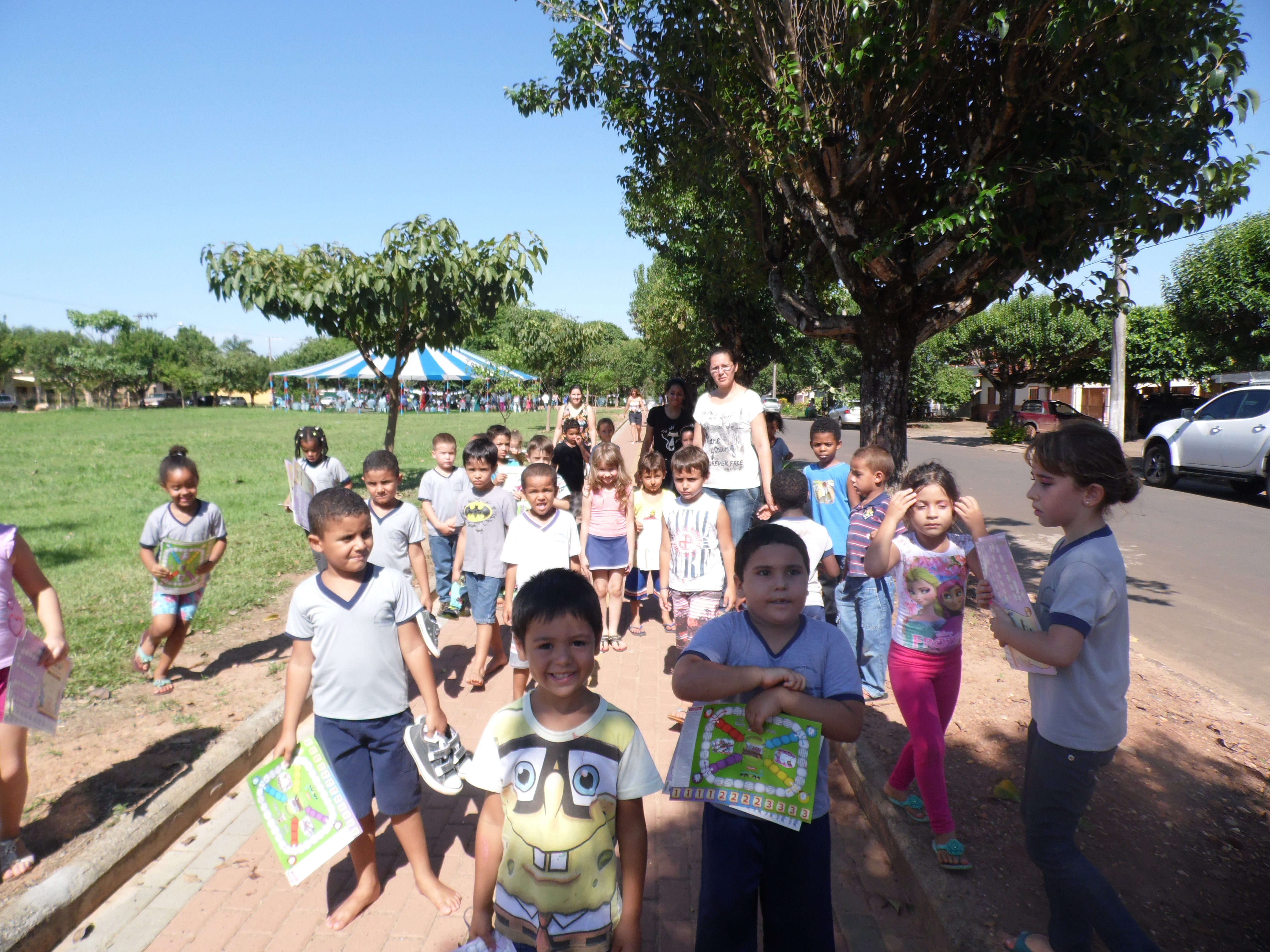 Crianças Escola Maria Inez Nogueira Lemos. 